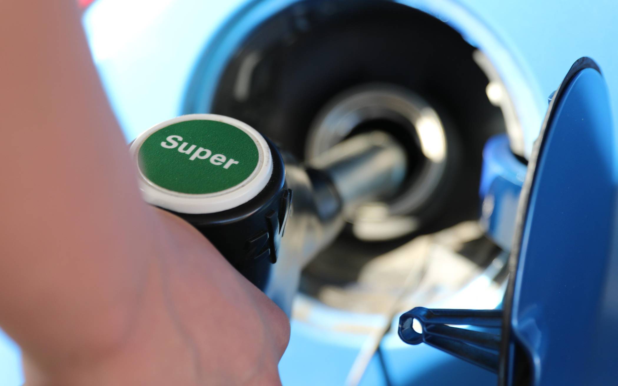 Tank-Wahnsinn auf der Autobahn : Höchster Preisaufschlag in NRW ​