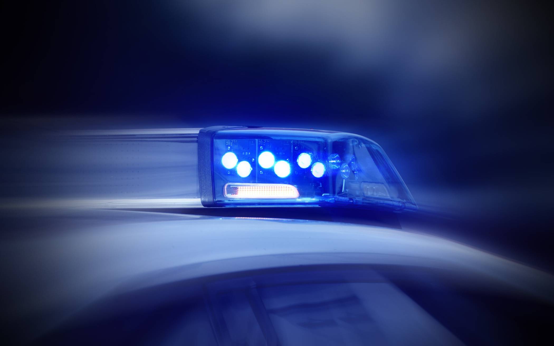 Unbekannter raubt hochwertige Handtasche