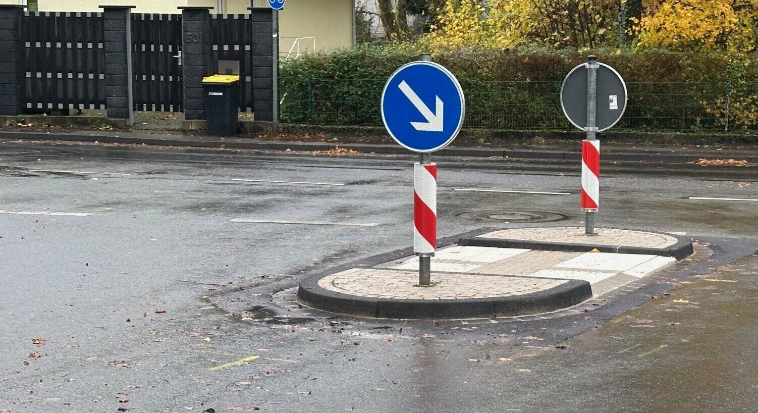  Verkehrsinsel an der Florastraße. 