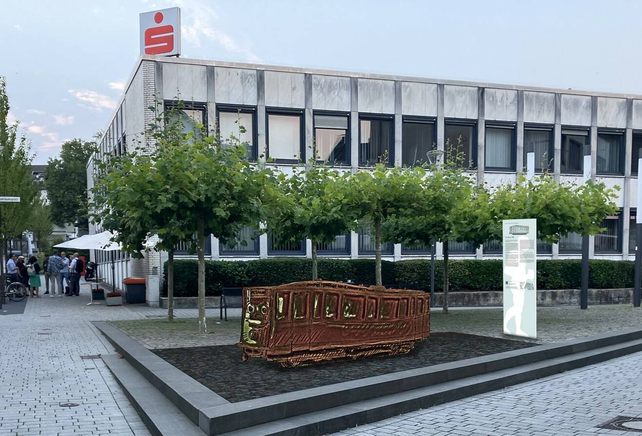  Die Grafik zeigt den Standort für das Denkmal am Platanendach zwischen Mühlenstraße und Jubiläumsplatz. Die Straßenbahn ist nicht maßstabsgerecht dargestellt und die Stele nicht richtig platziert.  