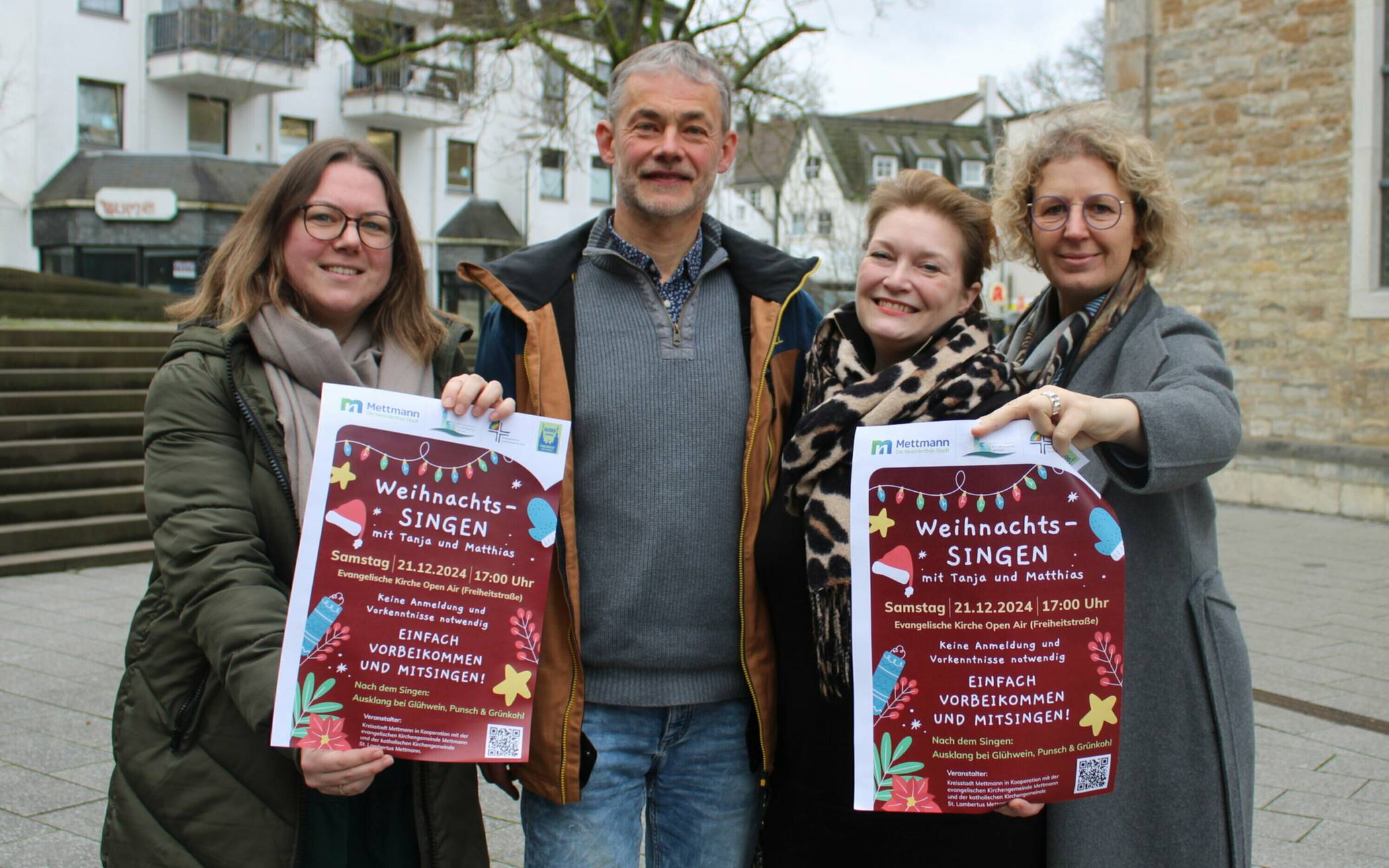 Sind alle gut bei Stimme und freuen sich aufs Weihnachtssingen, von links: Anna Wagner aus der Kulturabteilung der Stadt Mettmann, Regionalkantor Matthias Röttger, Kreiskantorin Tanja Heesen und Bürgermeisterin Sandra Pietschmann. 