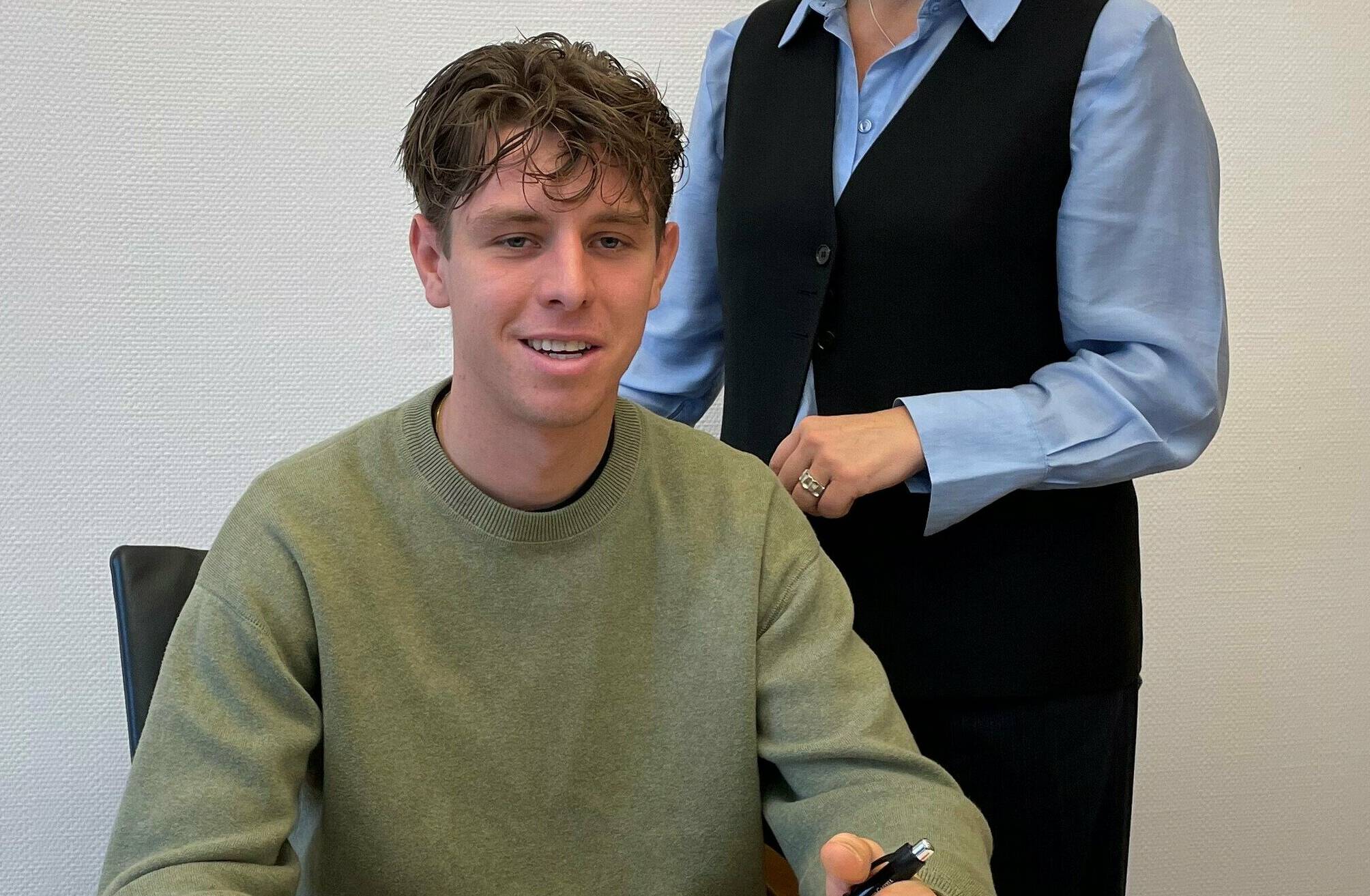 Bürgermeisterin Sandra Pietschmann mit Weltmeister Tim