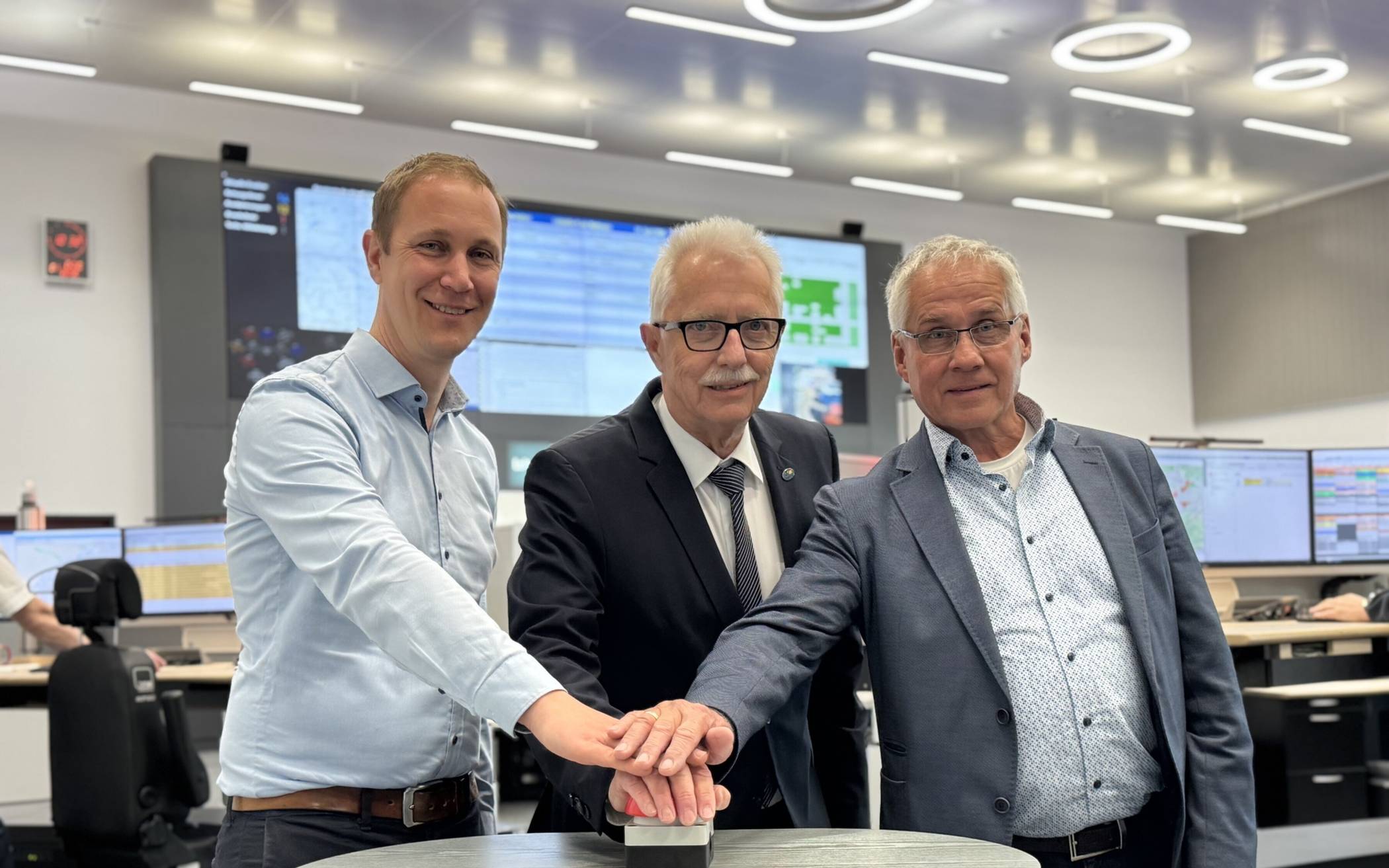  (v.l.:) Bürgermeister Daniel Zimmermann (Monheim), Landrat Thomas Hendele und Bürgermeister Frank Schneider (Langenfeld). 