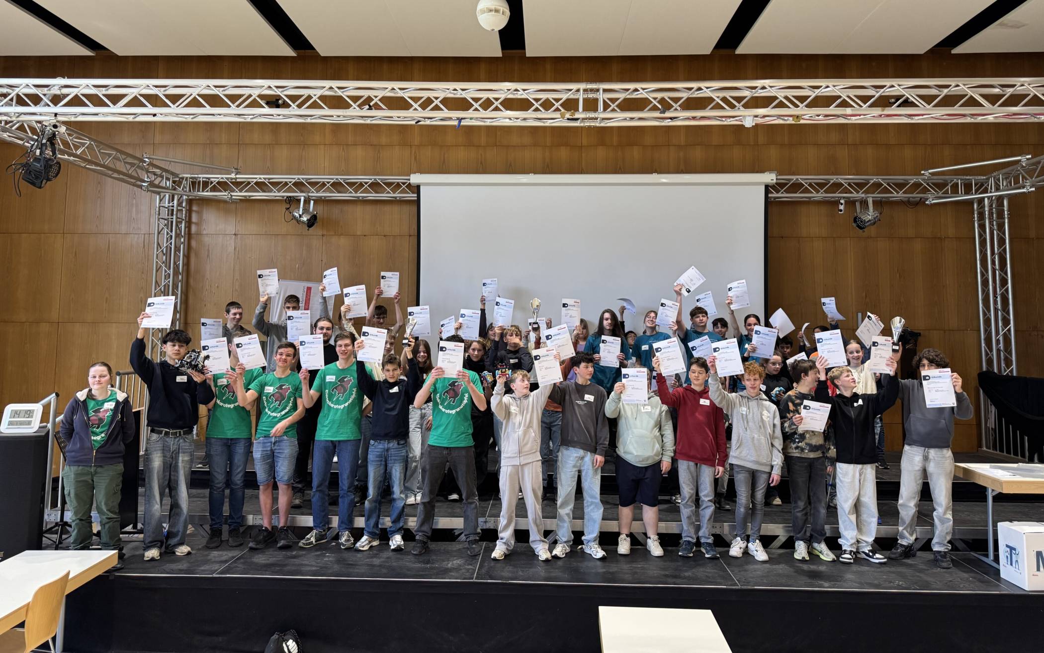 Alle Teams des zdi-Roboterwettbewerbs 2025 in