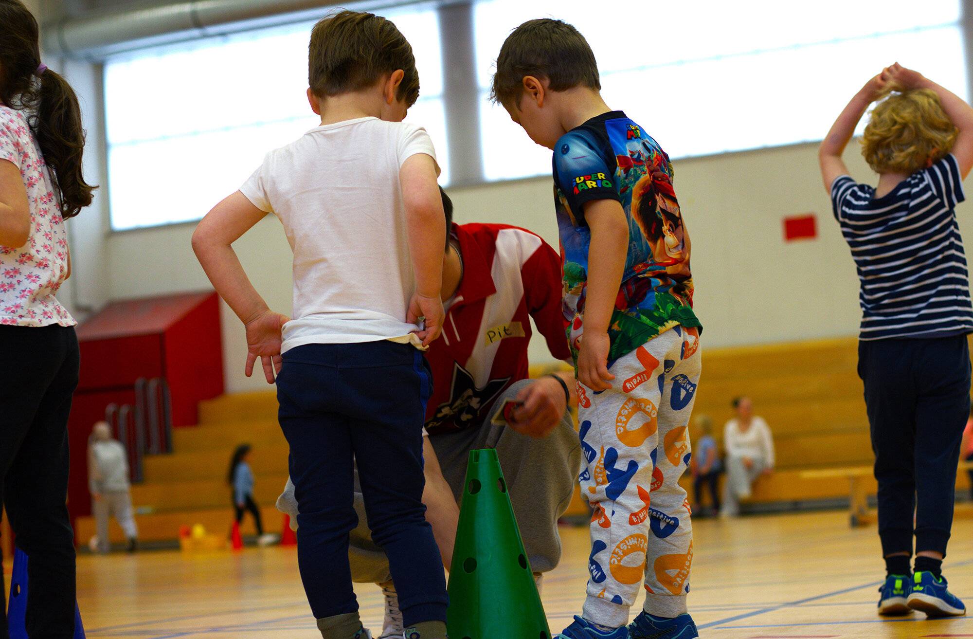  Schülerinnen des Berufskollegs Neandertal organisieren Minisportabzeichen für Kita-Kinder