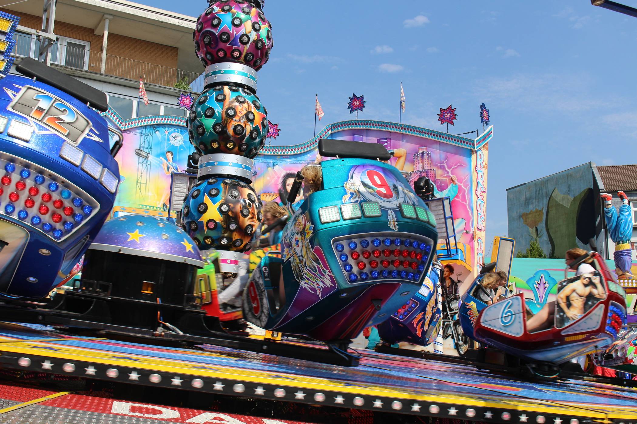  Es geht rund auf der Johanniskirmes. 