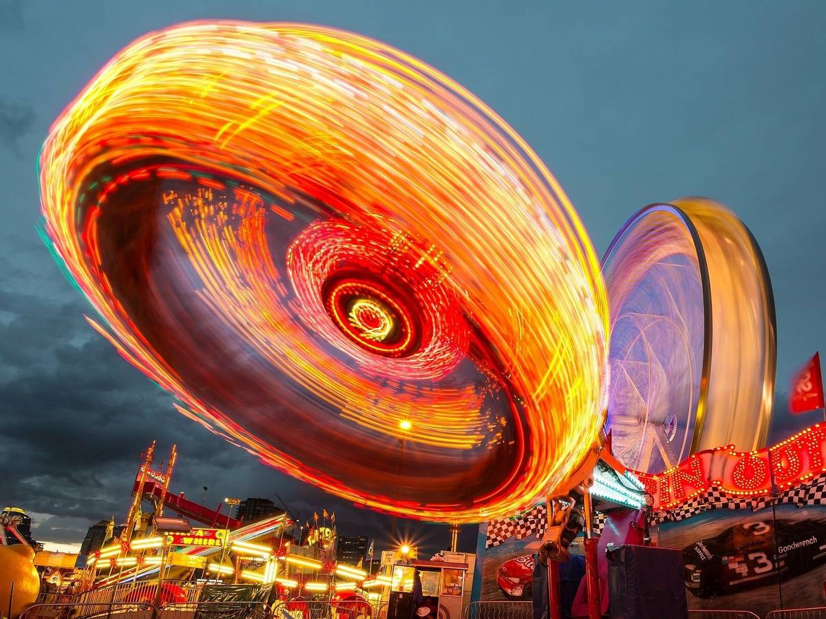 Mit dem größten Fahrgeschäft zur Rheinkirmes