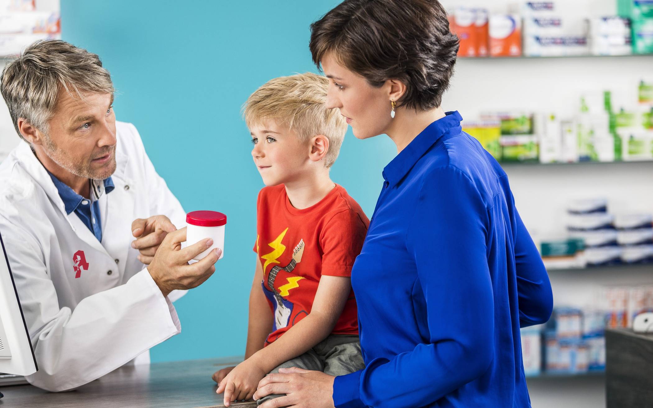 Persönliche Beratung in der Apotheke: für Kinder und Eltern.
