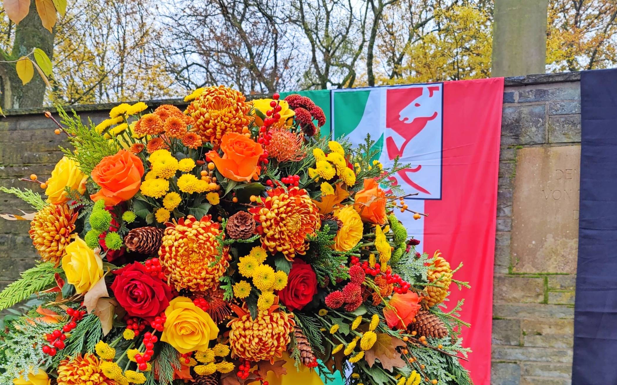 In festlichem Rahmen wird am Mahnmal Wilhelmshöhe Kriegstoten und Opfern von Gewaltherrschaft gedacht. 