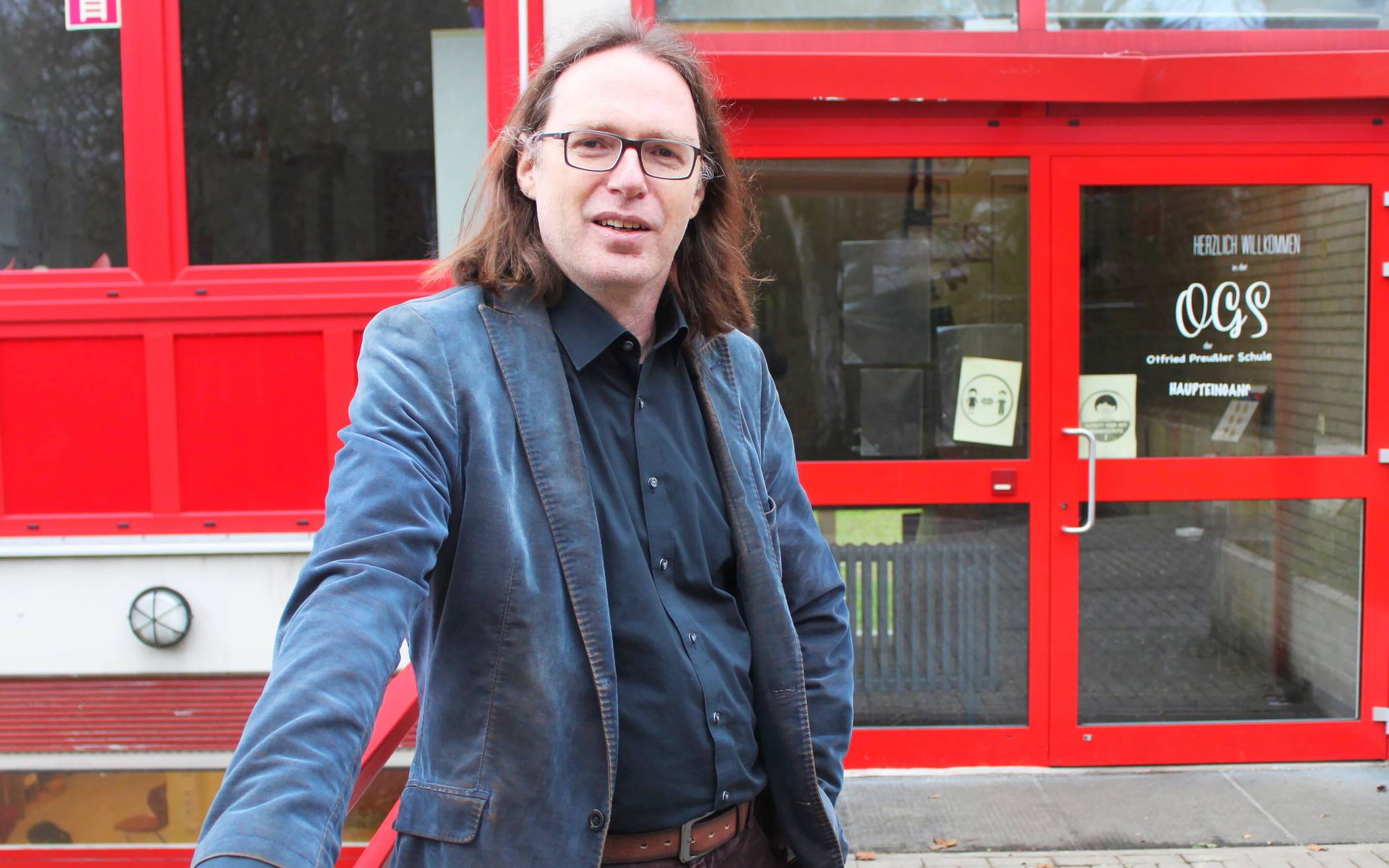  Schulleiter Matthias Messing freut sich über regen Besuch am Tag der offenen Tür. 