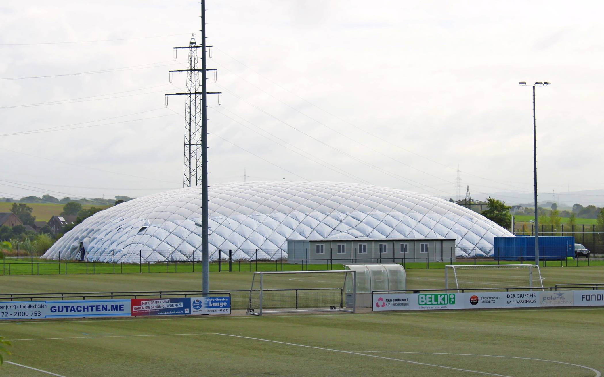  Die Traglufthalle sollte Geflüchteten eine Unterkunft bieten. Doch sie wurde nie bezogen. 