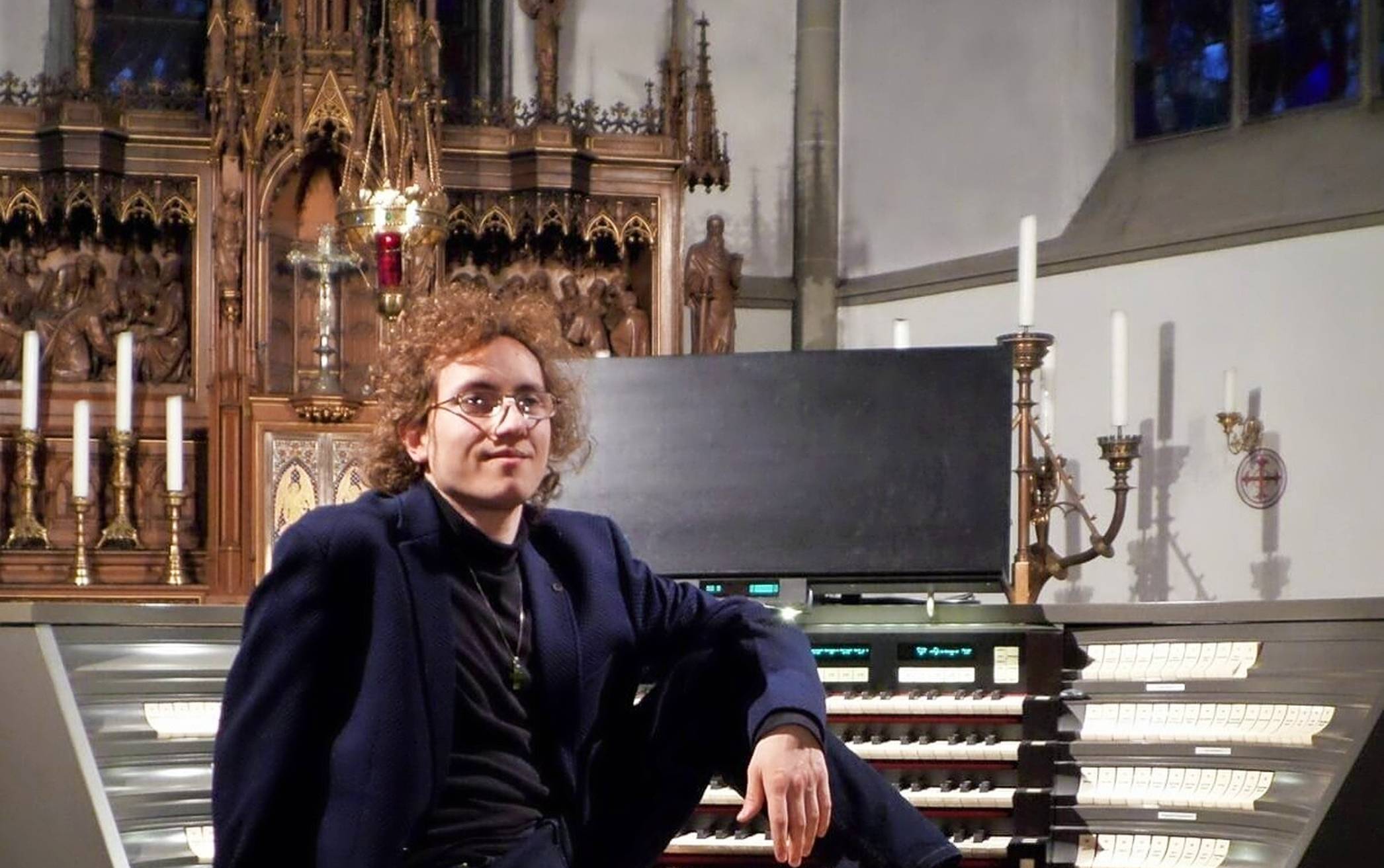  Victor-Antonio Agura spielt in St. Lambertus. 