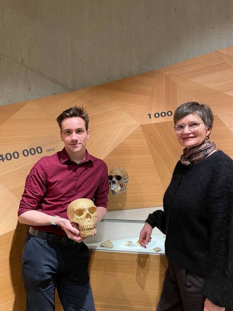 Dustin Welper übernimmt die Forschungsleitung im Neanderthal Museum. Direktorin Dr. Bärbel Auffermann heißt ihn aufs Herzlichste willkommen.