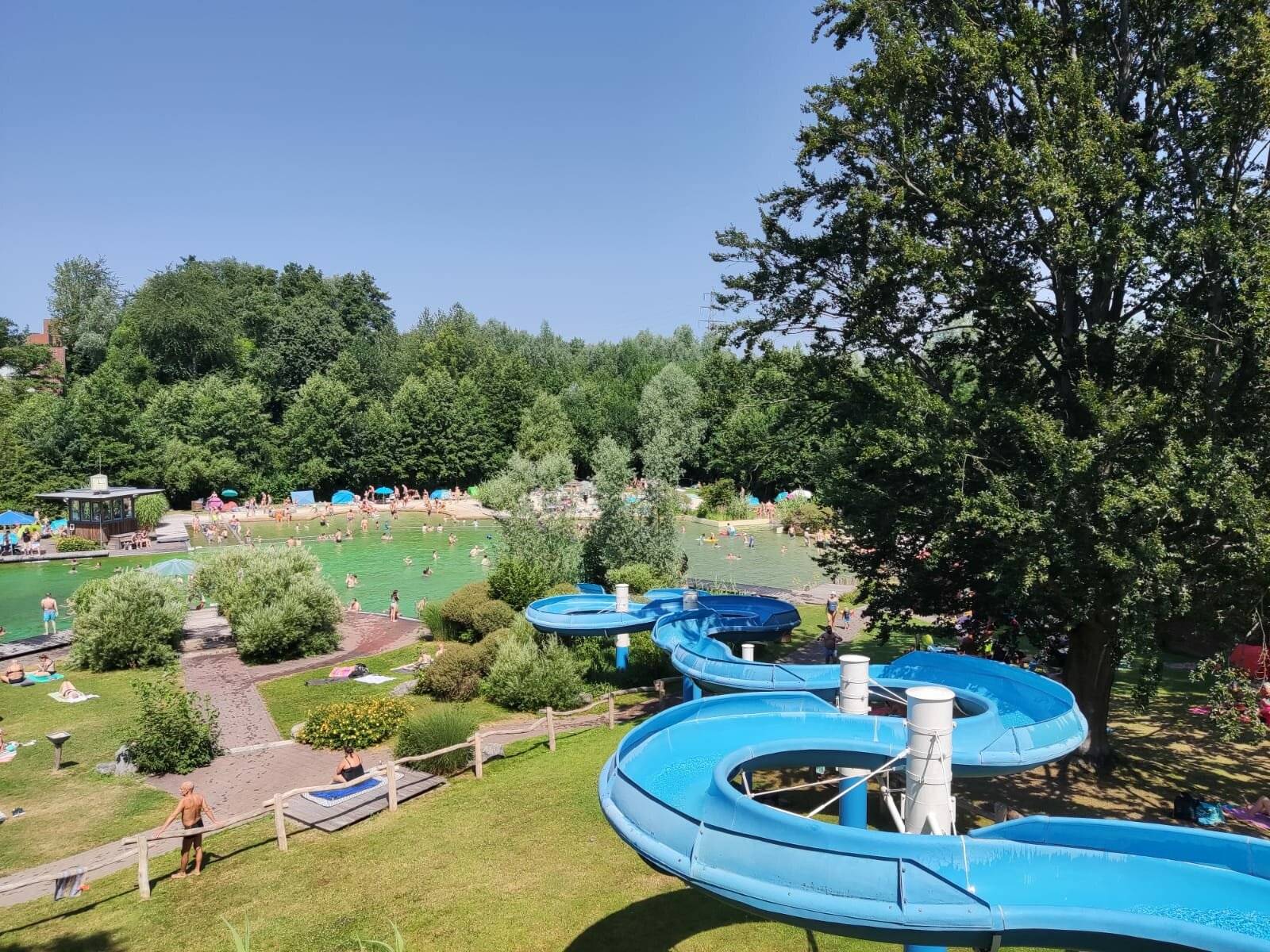 Bei sommerlichen Temperaturen zieht es die Mettmanner in ihr Naturfreibad.