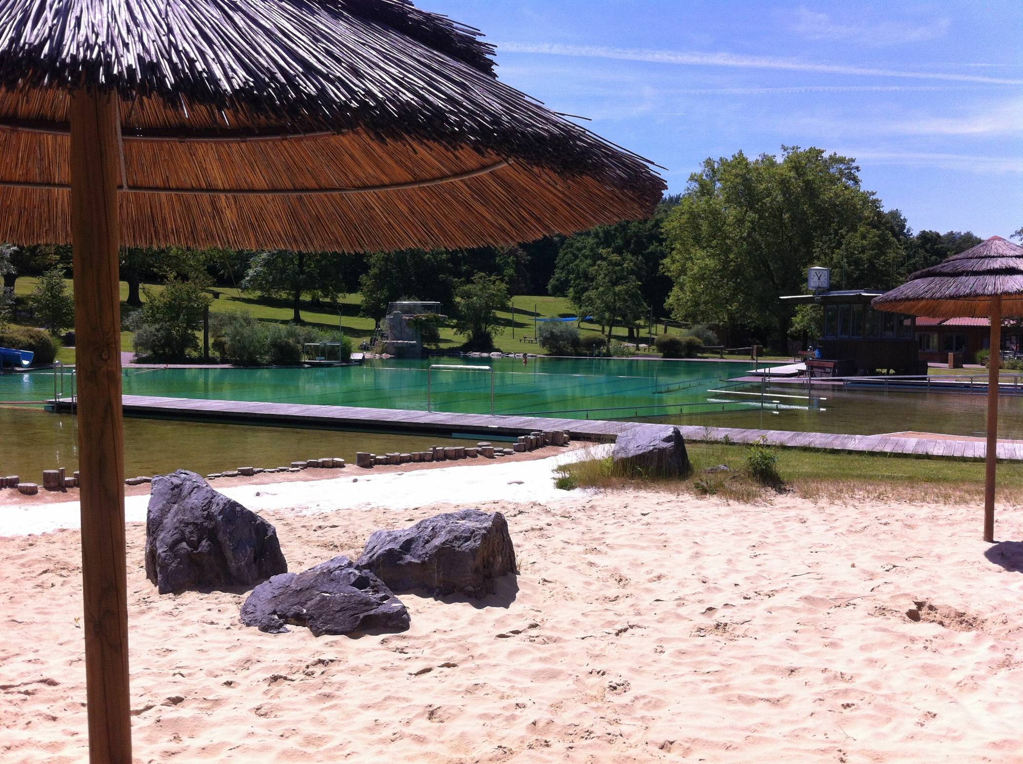 An diesem Wochenende fällt das Badevergnügen unter freiem Himmel aus. Das Wetter spielt nicht mit.