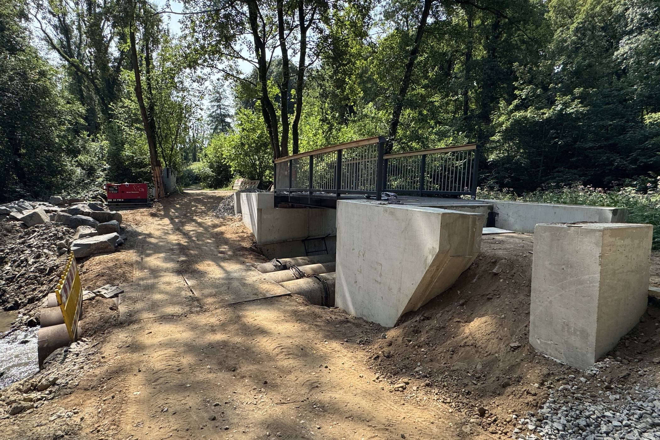  Das Bauwerk nimmt deutliche Konturen an. 