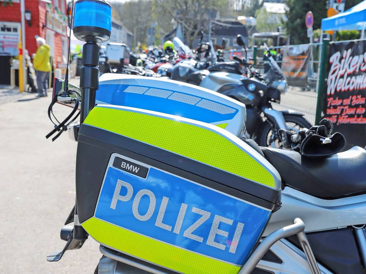 Auf Motorrad-Tour mit Polizei und „Limiter“