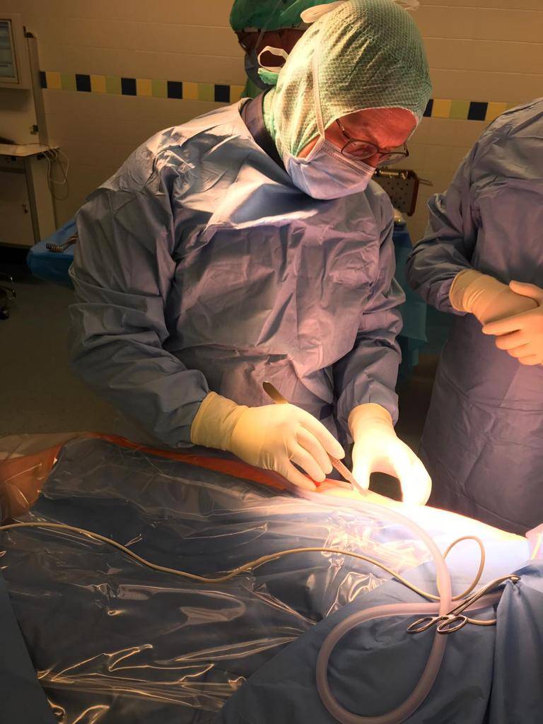 Minimal-invasive Eingreife: Schonendes Verfahren beim künstlichen Gelenkersatz