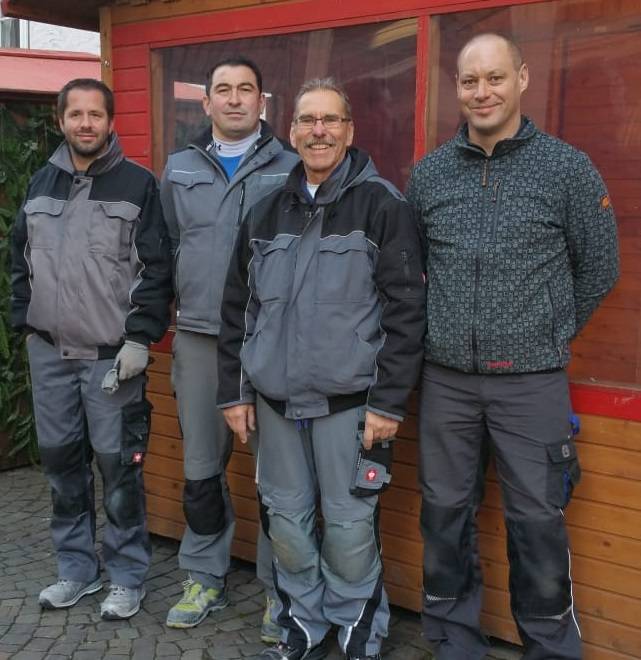  Mike Langer, Alfred Ziegler, Udo Tremel und Patrick Köhler: Das Team sorgt für den „Strom“ auf dem Blotschenmarkt. 