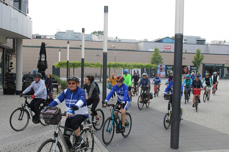  Die Fahrt ging in diesem Jahr an der Königshof-Galerie los. 