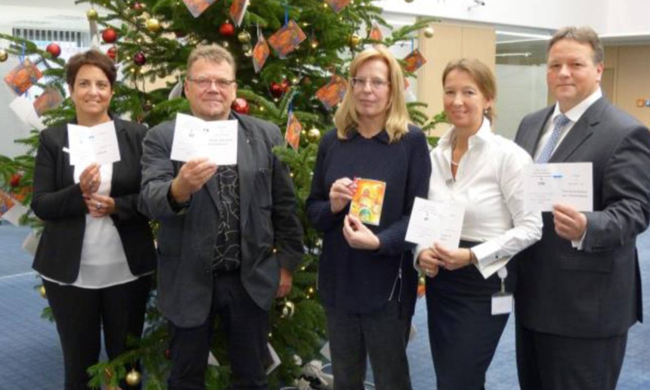  Sie suchen wieder Mettmanner, die Freude schenken wollen: Alexandra Leermann (Kreissparkasse),Thomas Rasch und Bian-ca Schnee (Caritas), Heike Hildebrandt und Thomas Döring (Kreissparkasse). 