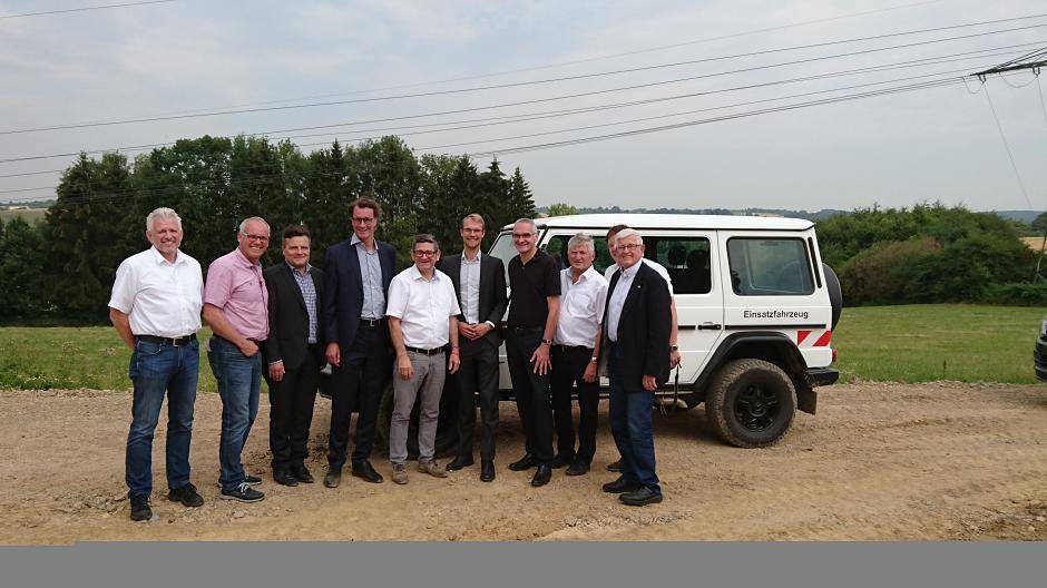 Verkehrsminister Hendrik Wüst besucht Baustelle der Regiobahn zur Verlängerung der S28