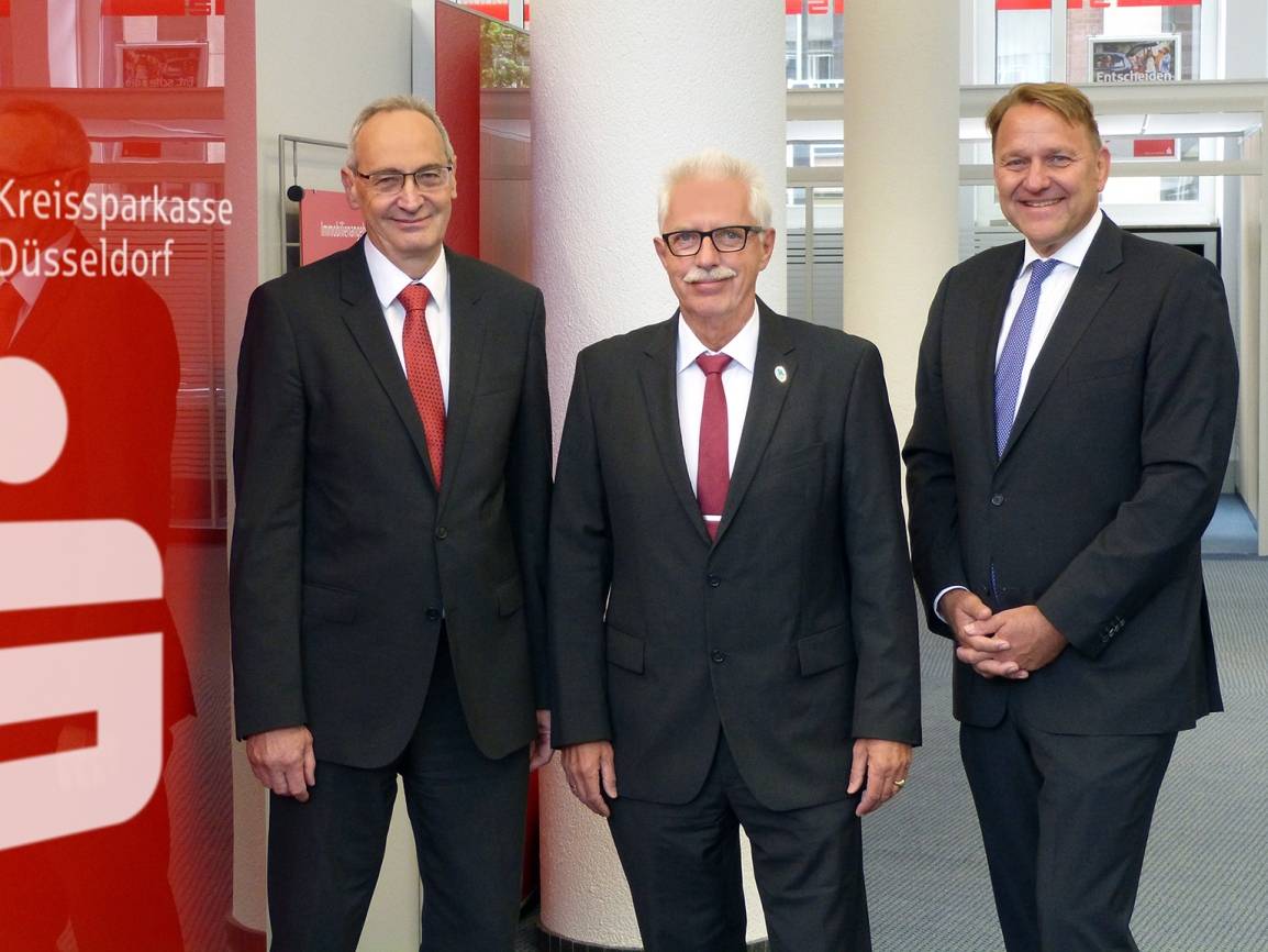 Raimund Jochems und Christoph Wintgen mit Landrat Thomas Hendele. 