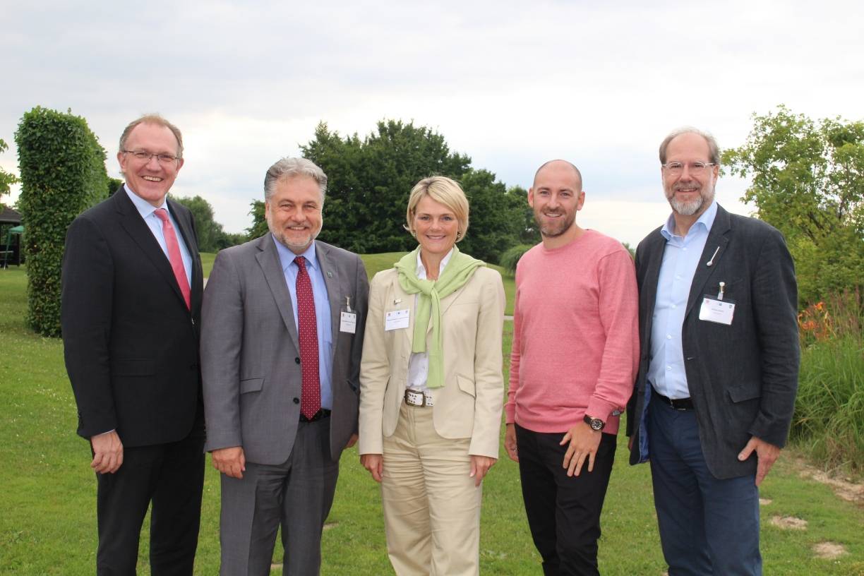 Netzwerken beim ersten Sommerfest der Wirtschaft