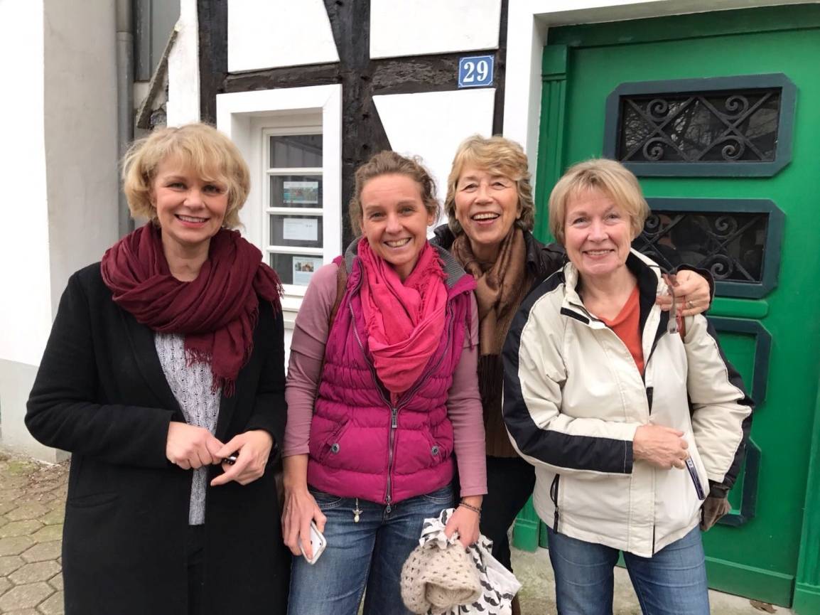  Der Vorstand um Vorsitzende Monika Kießling (li) und den weiteren Vorstandsmitgliedern Maria Schwanitz- Fröhlich, Sabine Brock und Ursel Backhaus- Buhl (v.r.) freuen sich über das bevorstehende Jubiläumsereignis. 