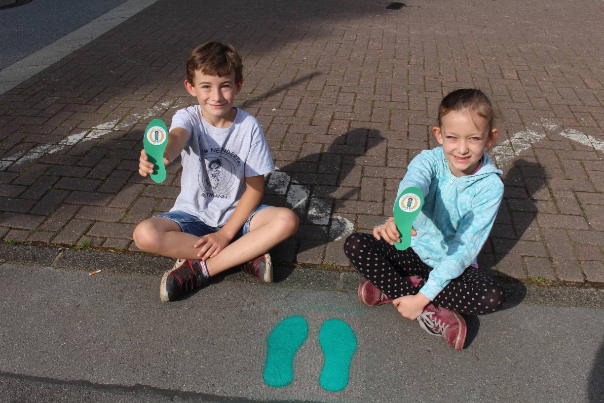  Johannes und Timna gehen beide auf die Gemeinschaftsgrundschule am Neandertal und gestalten gemeinsam für sich und ihre Mitschüler den Schulweg sicherer. 