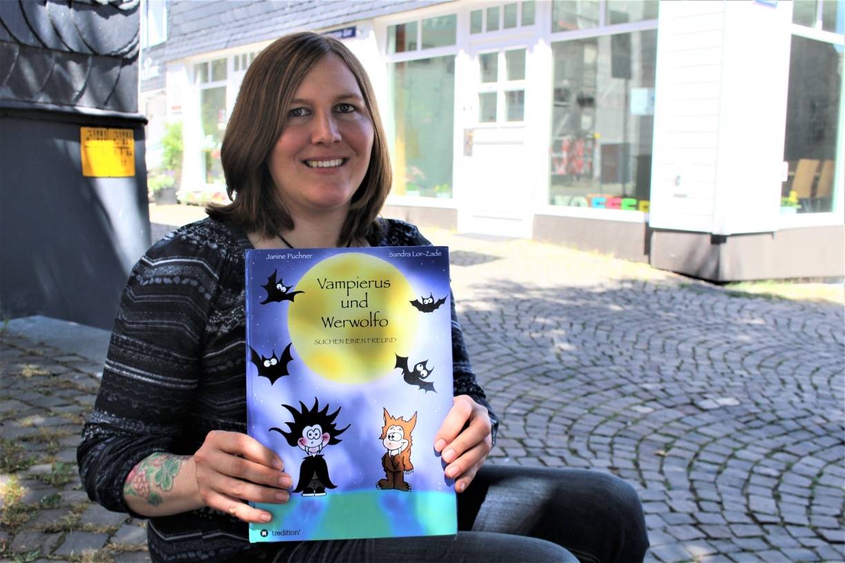  Janine Puchner veröffentlichte jetzt ihr erstes Buch „Vampierus und Werwolfo“. 