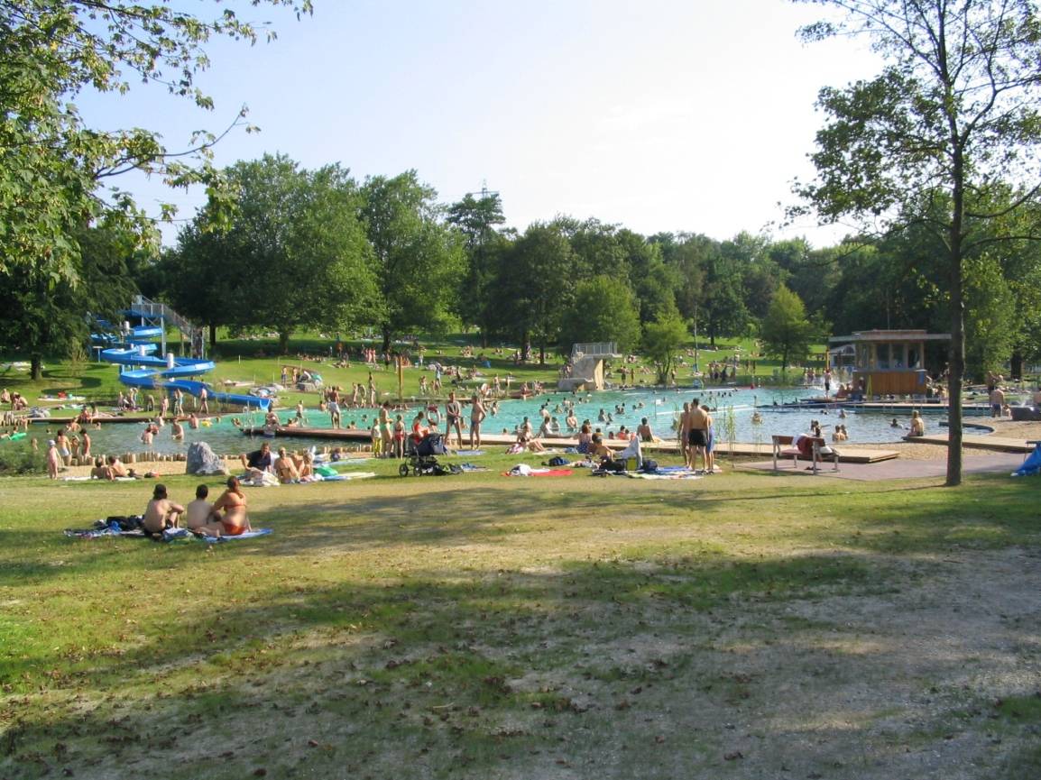 Hohe Besucherzahlen im Mettmanner Naturfreibad