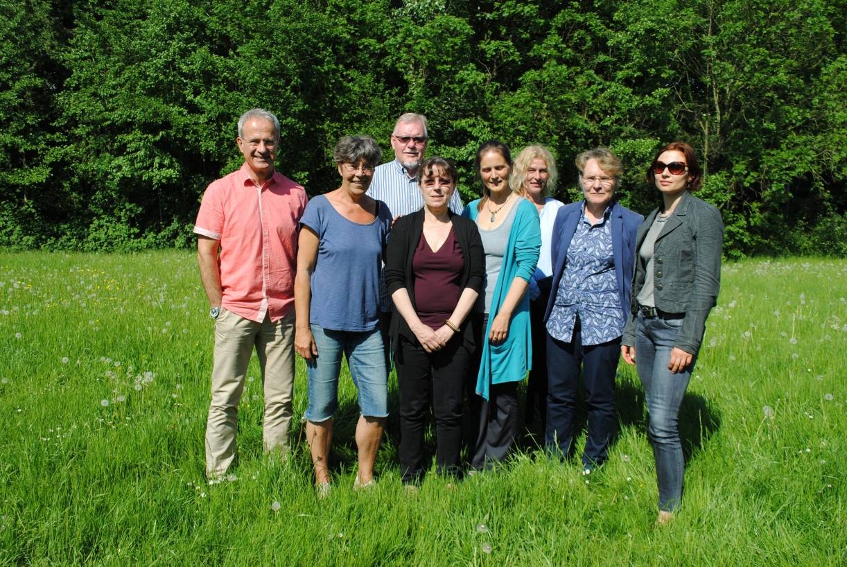  Vorne: Andreas Konrad, Ilona Bungert-Dellit, Ria Garcia, Nicola Hengst-Gohlke, Dr. Ulrike Möllney, Cathrin Campen. Hinten: Wolfgang Robrahn und Jutta Altenburg. 