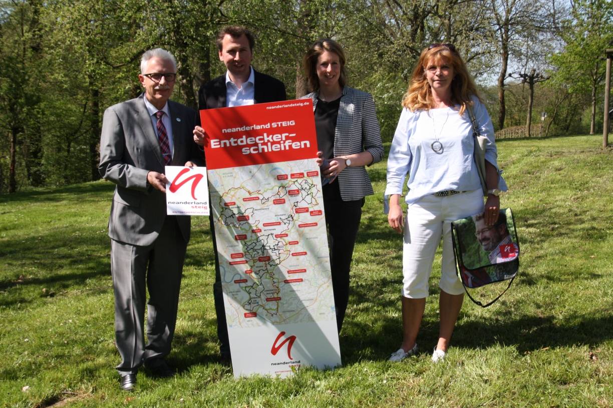  Landrat Thomas Hendele, Arne Jährling (neanderland Aktiv-Koordinator), Julia Wachten (neanderland Tourismus), Martina Mauden (Projektbetreuung neanderland STEIG). 