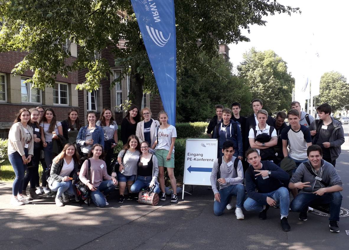 Erdkundekurs besucht Start-Up-Konferenz