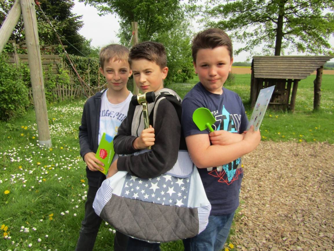  Die drei Auktionatoren Tom Kaltenegger (10 Jahre), Jan Gohlke (11 Jahre), Tom Ocepek (10 Jahre). 