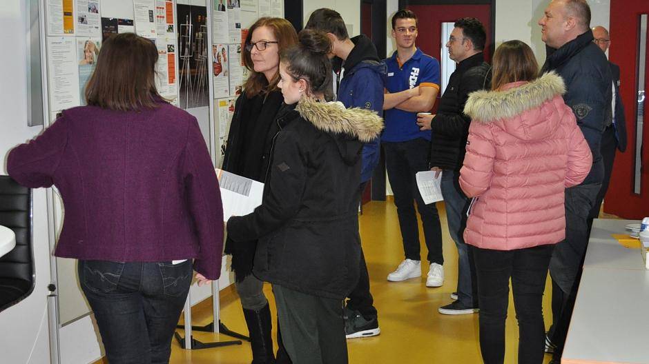 Tag der offenen Tür bei der FHDW Mettmann: Interessierte Schüler sowie deren Eltern...