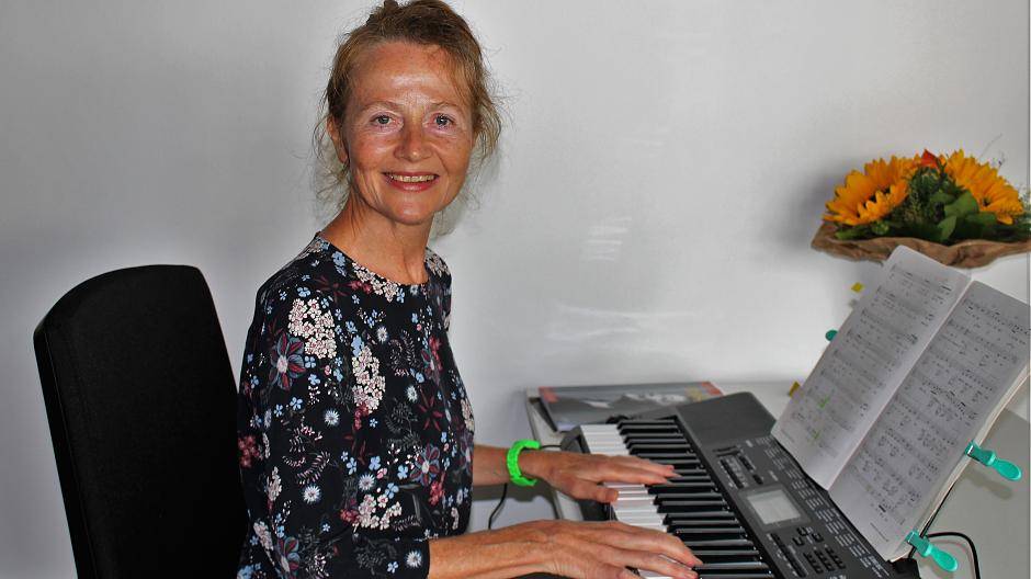 Sängerin Britta Hansen hat die Eröffnungsfeier musikalisch...