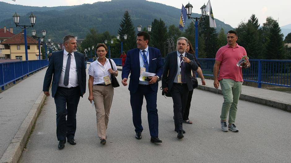 Bürgermeister Muhamed Ramovic (3. v. l.), Bürgermeister Thomas Dinkelmann und Dr....
