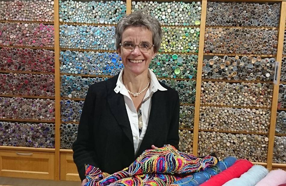  Angela Heß ist die Fachfrau rund ums Thema Handarbeit. 
