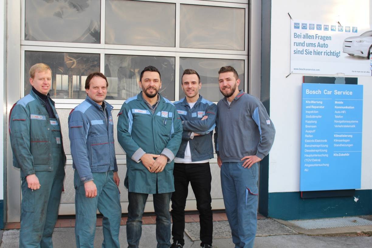  Das Werkstattteam von Kardell steht für Kompetenz, Kundenfreundlichkeit und Hilfsbereitschaft. 