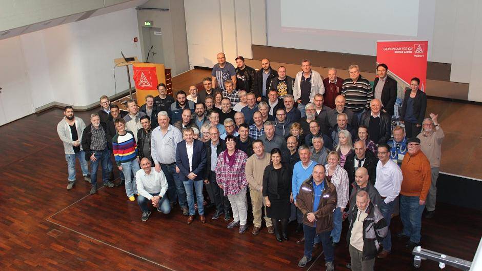 Die 65 Delegierten mit dem alten und neuen...