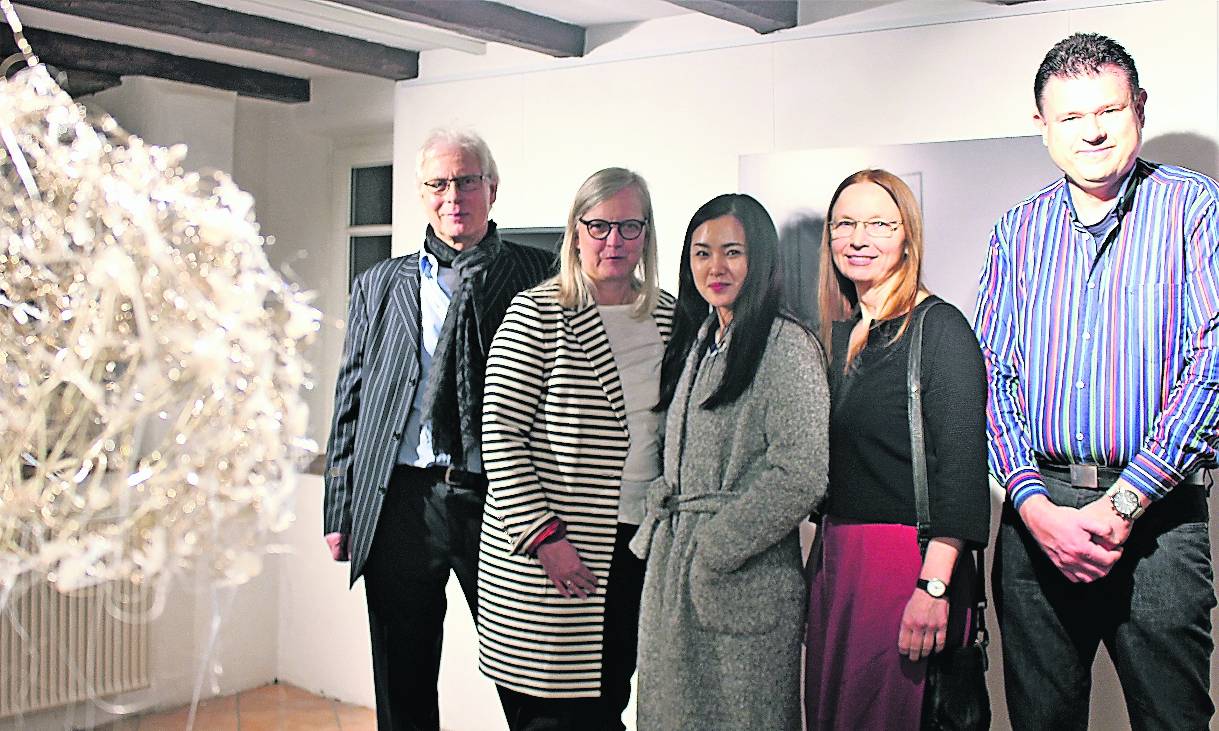  Die ausstellenden Künstler sind Ronald Stöcker, Elke Boll, Zhiqui Wang, Barbara Neumann und Andreas Jell. 