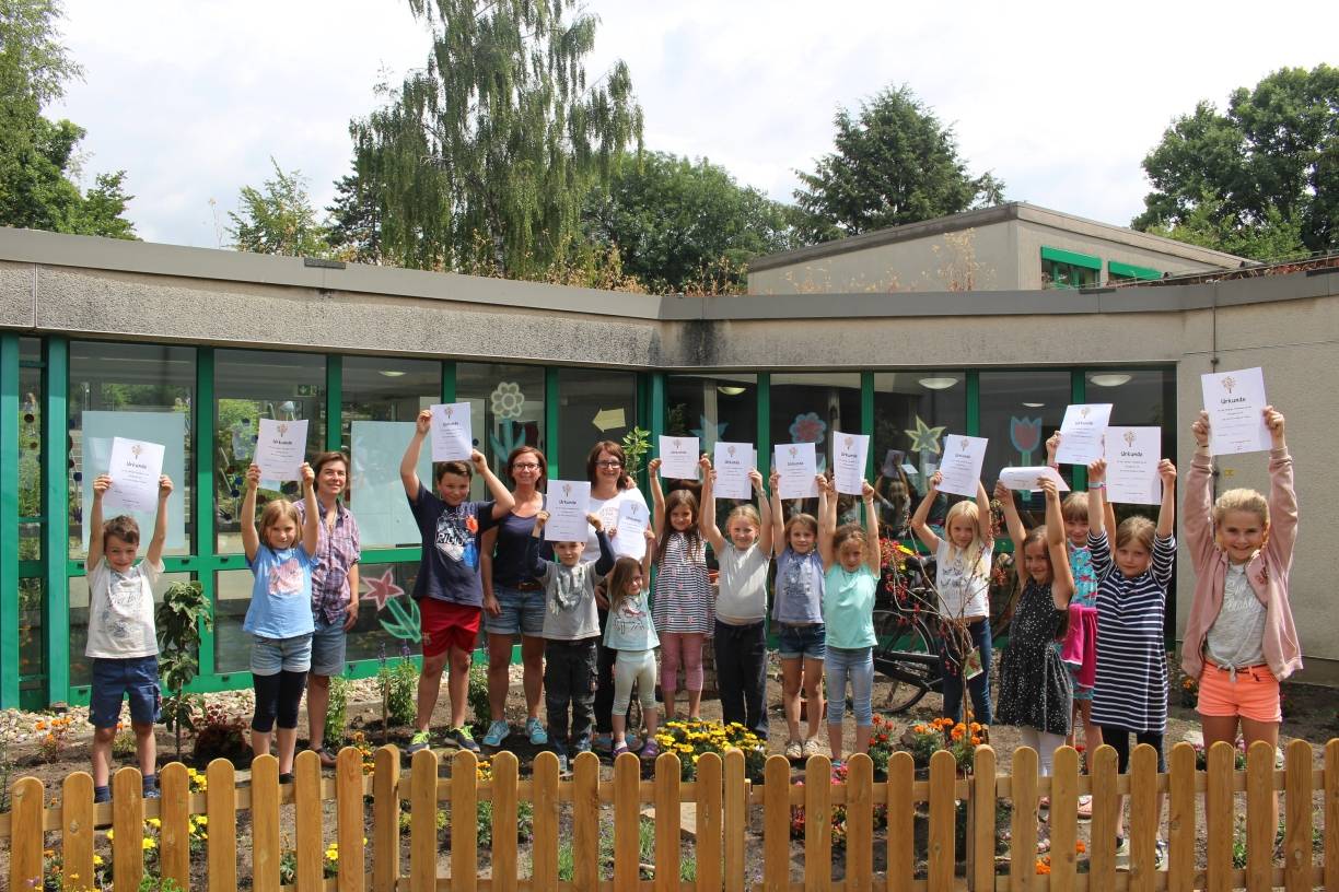 Schulgarten AG begeistert Grundschüler