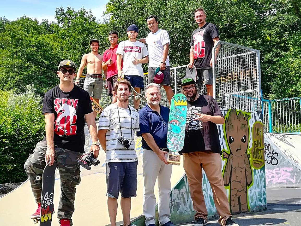 Wettbewerb der Skateboard-Akrobaten im Stadtwald