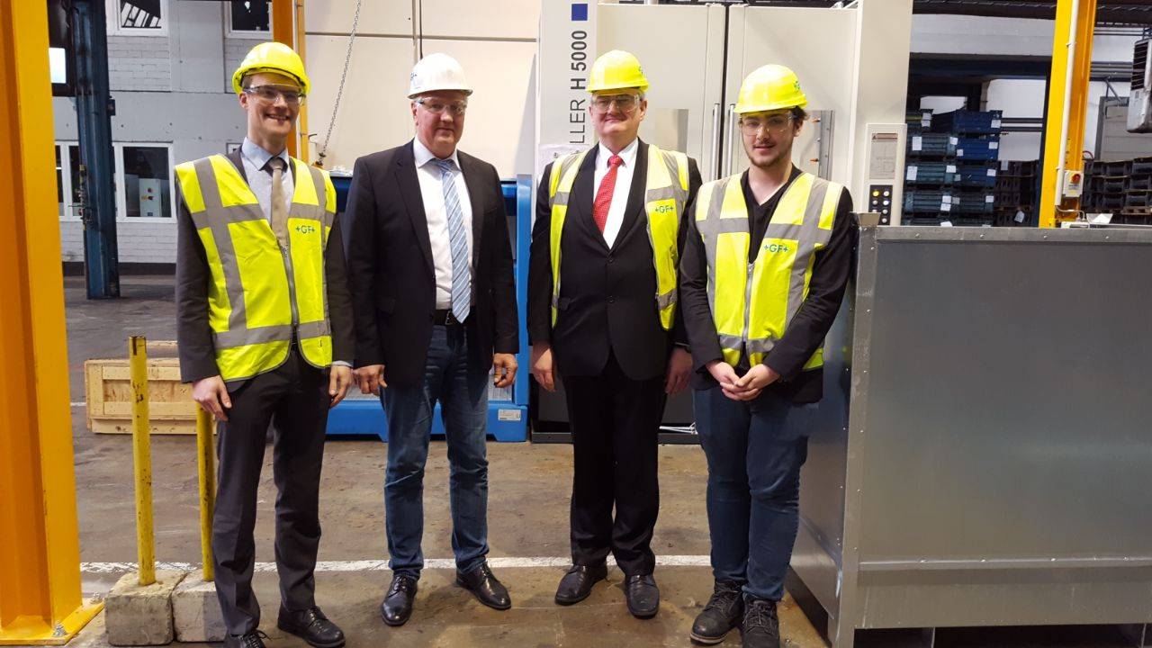  Dr. Christian Untrieser MdL, Ralph Wegener, Geschäftsführer der Georg Fischer GmbH in Mettmann, Dr. Richard Bley, Fraktionsvorsitzender CDU Mettmann und Leon Bröcker, Schülerpraktikant. 