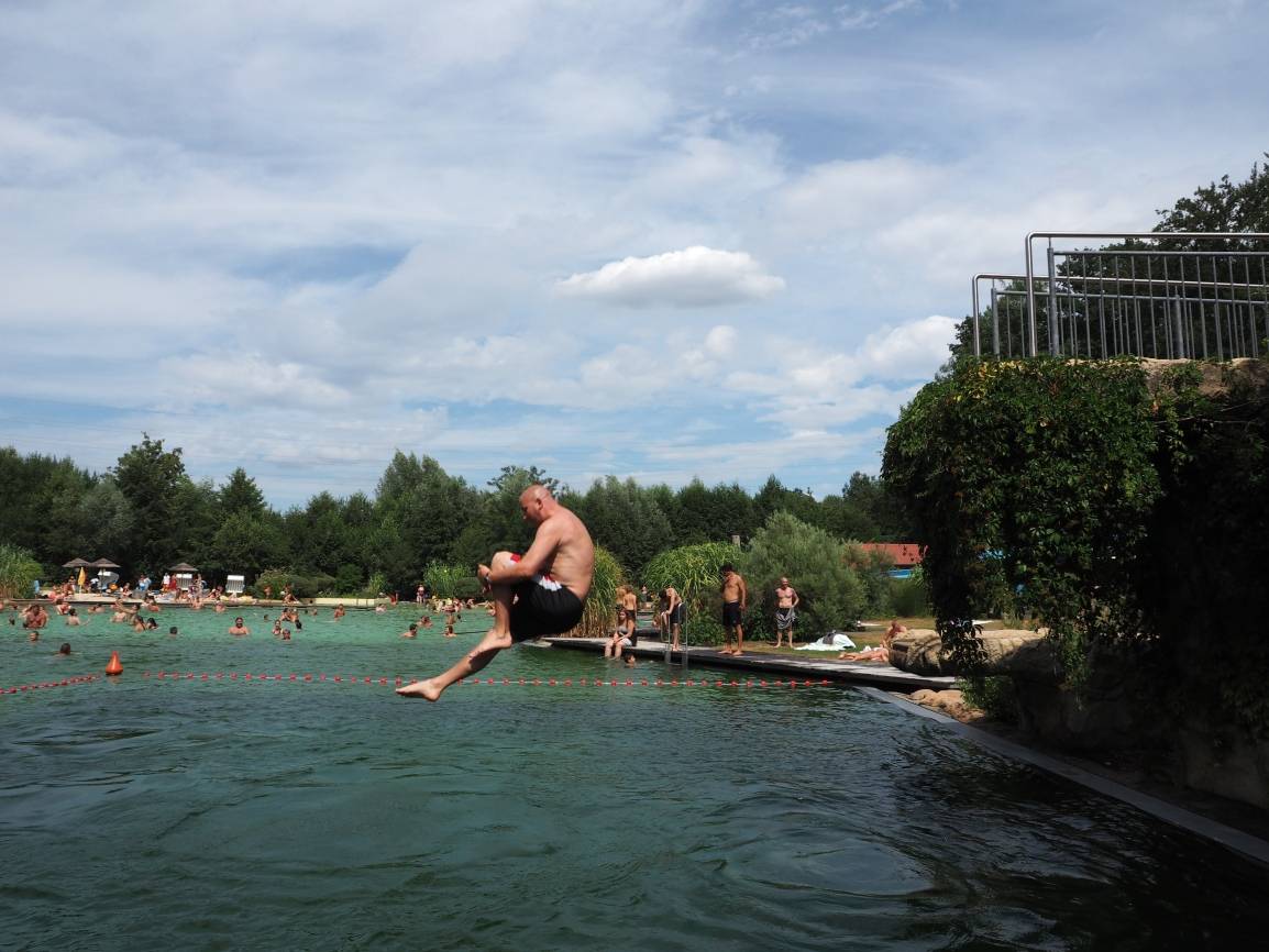  Diese Arschbombe ist von einem Schwimmbadbesucher exklusiv für uns und unsere Leser, die den Contest verpasst haben. Damit hat er sich den ersten Preis in unseren Herzen verdient! 