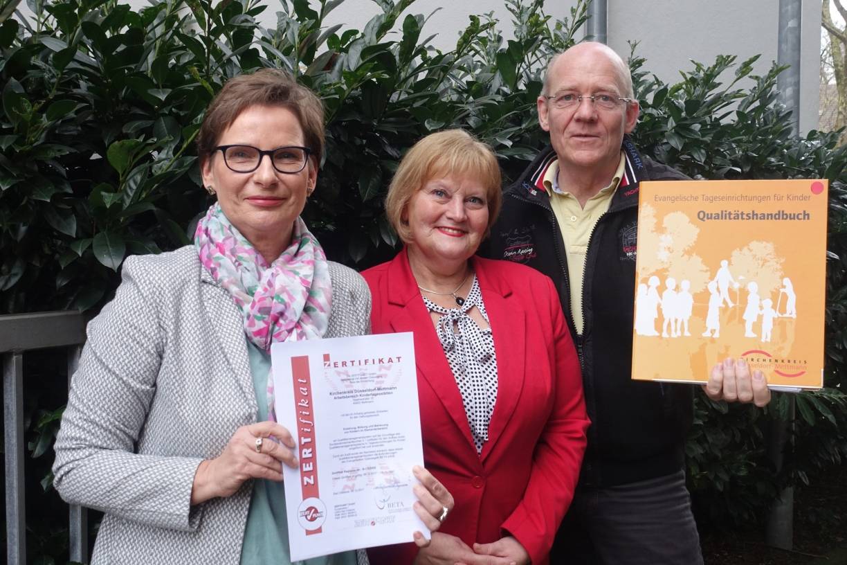  Jutta Wevers, Qualitätsmanagerin des Kirchenkreises; Petra Prangenberg, Leiterin Evangelische Kindertagesstätte "Sonnenschein"; Assessor Jürgen Artmann, Kirchenkreis Düsseldorf-Mettmann. 