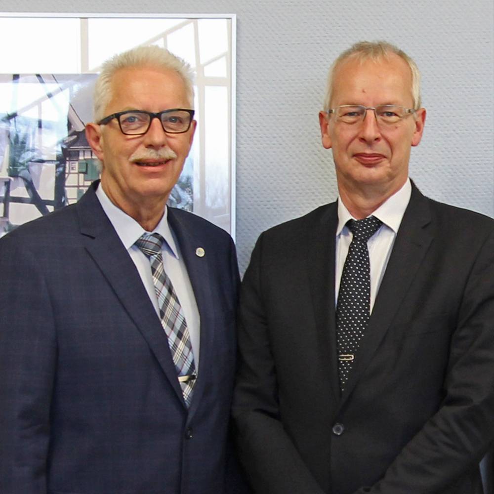  Landrat Thomas Hendele (links) und Hans-Joachim Spröde. 