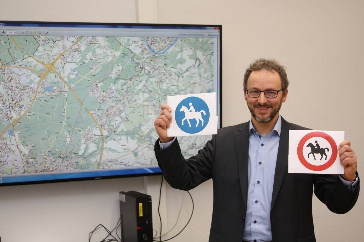  Georg Görtz von der Unteren Naturschutzbehörde erläutert die neue Regelung.  